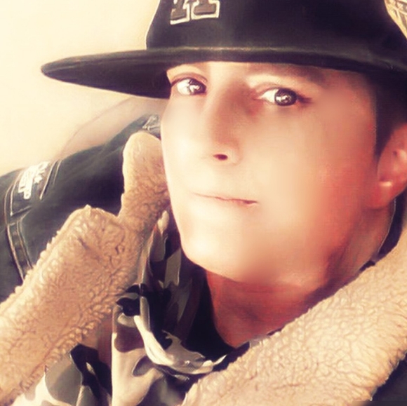 Meet your Posher, Stacy - Picture 2 of 6